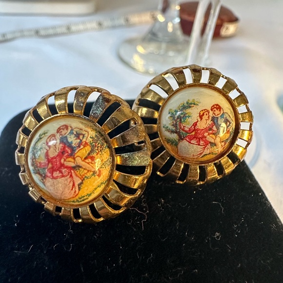 Vintage courting couple Limoges style earrings - Picture 2 of 6